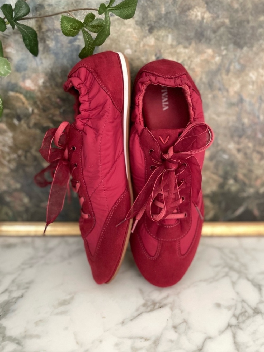 Vivaia Yancy Jogger Sneaker Red Size 8 (39) Sneakerina Ribbon Laces